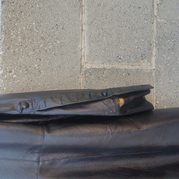 Lai Meng Five Cats Long Coat - Picture 7 of 7